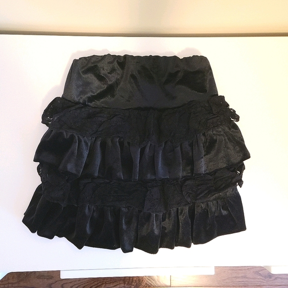 Velvet with lace ruffle skirt - Picture 2 of 2